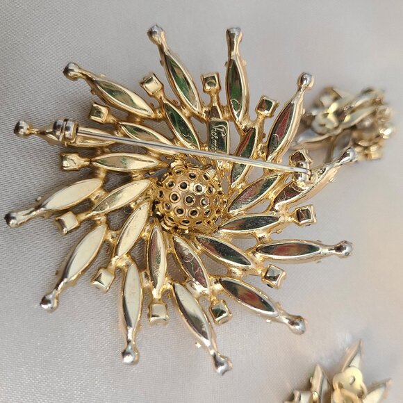 Vintage Sherman Pinwheel Design Brooch & Clip-On Earring Set - Picture 6 of 11